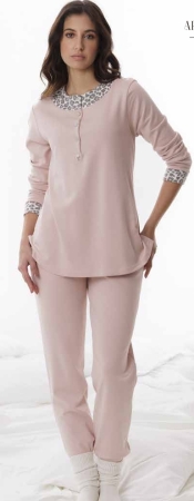 AMADINE lingerie donna, pigiama apertura a serafino, con applicazine animalier nel collo.
